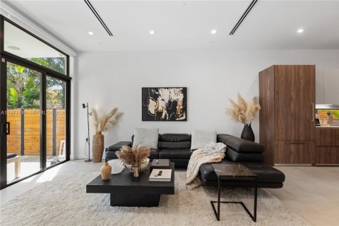 Townhouse in Miami, Florida 4 bedrooms № 2041599 - photo 27