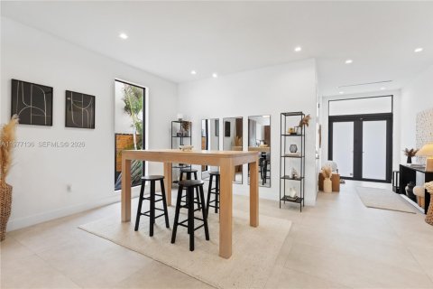 Townhouse in Miami, Florida 4 bedrooms № 2041599 - photo 10