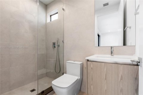 Townhouse in Miami, Florida 4 bedrooms № 2041599 - photo 20