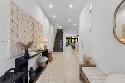 Townhouse in Miami, Florida 4 bedrooms № 2041599 - photo 6