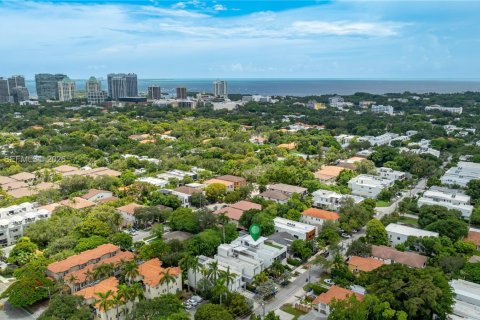 Townhouse in Miami, Florida 4 bedrooms № 2041599