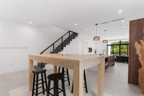 Townhouse in Miami, Florida 4 bedrooms № 2041599 - photo 11