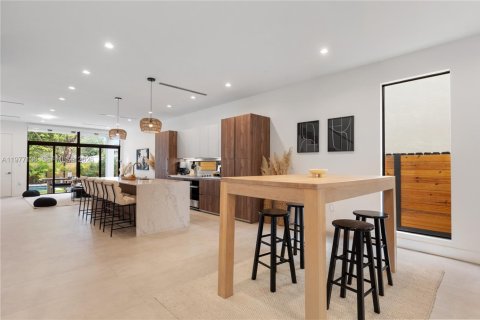 Townhouse in Miami, Florida 4 bedrooms № 2041599 - photo 8