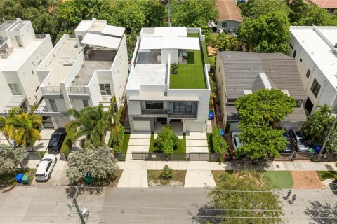 Townhouse in Miami, Florida 4 bedrooms № 2041599 - photo 5