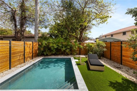 Townhouse in Miami, Florida 4 bedrooms № 2041599 - photo 30