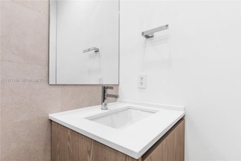 Townhouse in Miami, Florida 4 bedrooms № 2041599 - photo 21