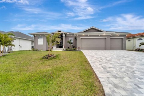 Villa ou maison à vendre à Port Charlotte, Floride: 4 chambres, 209.31 m2 № 1532550 - photo 1