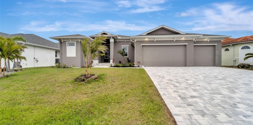 Villa ou maison à Port Charlotte, Floride 4 chambres, 209.31 m2 № 1532550