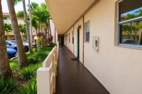 Condo in Coral Springs, Florida, 2 bedrooms  № 2254680 - photo 18