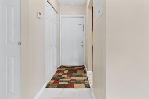 Condo in Coral Springs, Florida, 2 bedrooms  № 2254680 - photo 12
