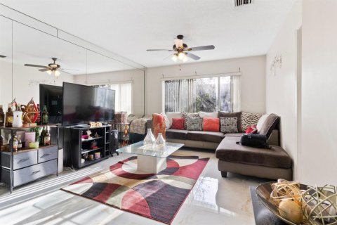 Condo in Coral Springs, Florida, 2 bedrooms  № 2254680 - photo 3
