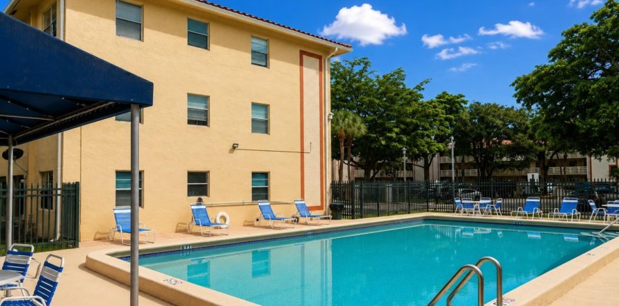 Condo in Coral Springs, Florida, 2 bedrooms  № 2254680