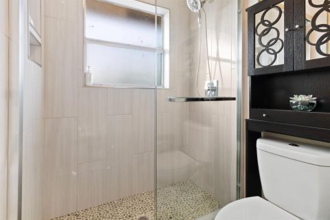 Condo in Coral Springs, Florida, 2 bedrooms  № 2254680 - photo 8