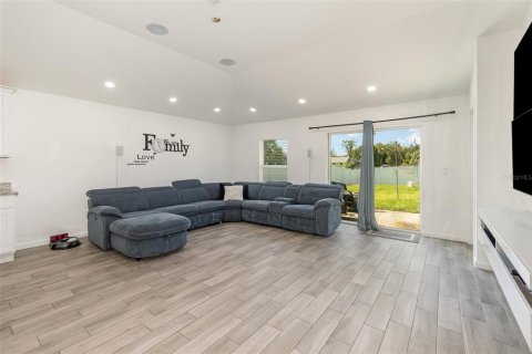 Casa en venta en Orlando, Florida, 4 dormitorios, 155.05 m2 № 1910072 - foto 4
