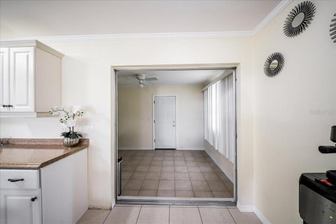 Купить коммерческую недвижимость в Норт-Порт, Флорида 4 спальни, 147.25м2, № 2377646 - фото 15