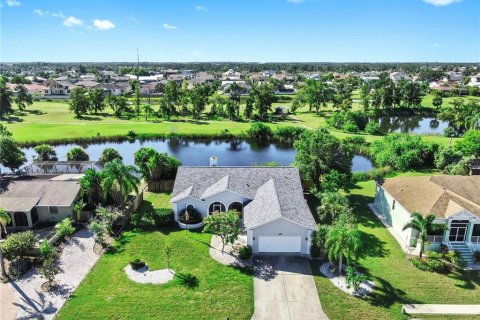 Casa en alquiler en Apollo Beach, Florida, 4 dormitorios, 201.88 m2 № 1886000 - foto 1