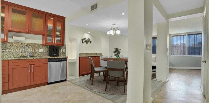 Кондоминиум с 3 спальнями в Хайалиа, Флорида № 1965823