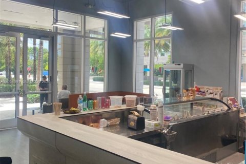 Propiedad comercial en venta en Doral, Florida № 2180104 - foto 8