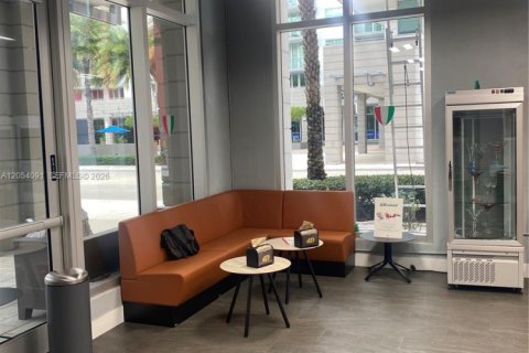 Propiedad comercial en venta en Doral, Florida № 2180104 - foto 4
