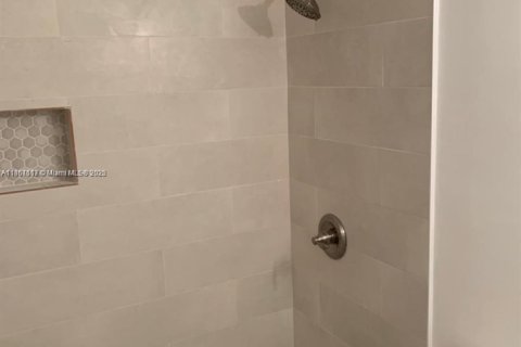 Condominio en venta en Miami, Florida, 2 dormitorios, 82.78 m2 № 1892117 - foto 16