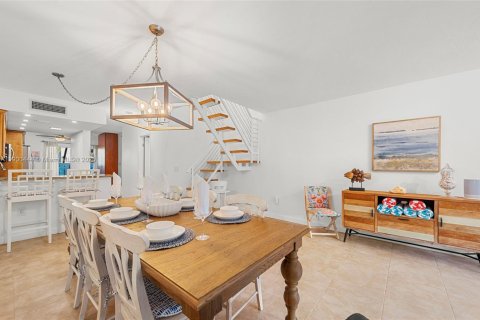 House in Islamorada, Village of Islands, Florida 2 bedrooms, 126.81 sq.m. № 1953305 - photo 11