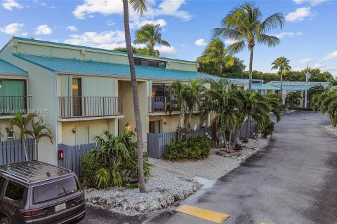 House in Islamorada, Village of Islands, Florida 2 bedrooms, 126.81 sq.m. № 1953305 - photo 22