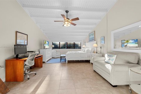 House in Islamorada, Village of Islands, Florida 2 bedrooms, 126.81 sq.m. № 1953305 - photo 16