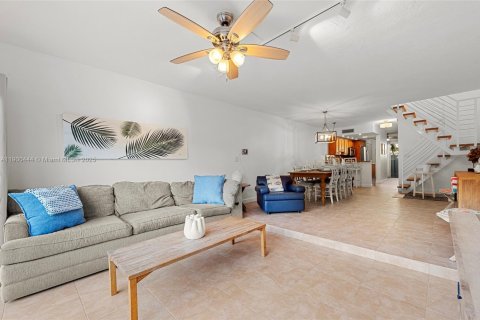 House in Islamorada, Village of Islands, Florida 2 bedrooms, 126.81 sq.m. № 1953305 - photo 12