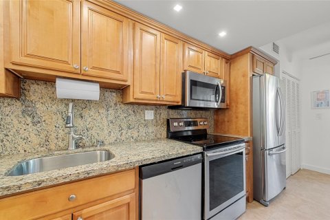 House in Islamorada, Village of Islands, Florida 2 bedrooms, 126.81 sq.m. № 1953305 - photo 8