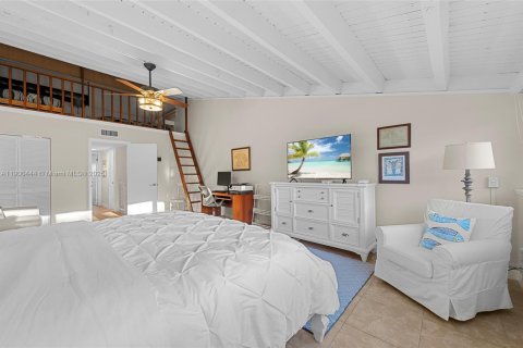 House in Islamorada, Village of Islands, Florida 2 bedrooms, 126.81 sq.m. № 1953305 - photo 17