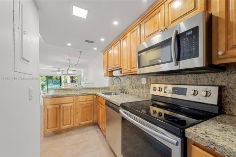 House in Islamorada, Village of Islands, Florida 2 bedrooms, 126.81 sq.m. № 1953305 - photo 4