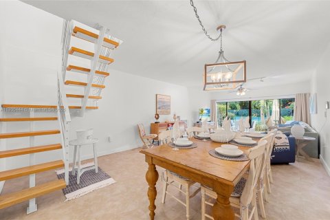 House in Islamorada, Village of Islands, Florida 2 bedrooms, 126.81 sq.m. № 1953305 - photo 10