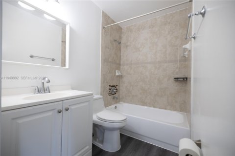 Купить таунхаус в Майами, Флорида 3 спальни, 140.28м2, № 2006879 - фото 5