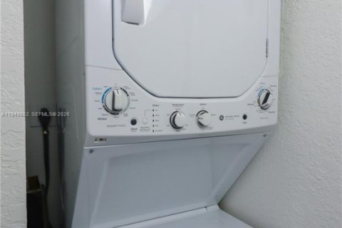 Купить таунхаус в Майами, Флорида 3 спальни, 140.28м2, № 2006879 - фото 9