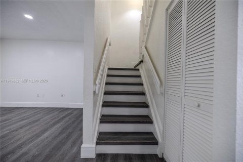 Купить таунхаус в Майами, Флорида 3 спальни, 140.28м2, № 2006879 - фото 10