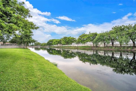 Touwnhouse à vendre à Tamarac, Floride: 2 chambres, 110.93 m2 № 1995934 - photo 18