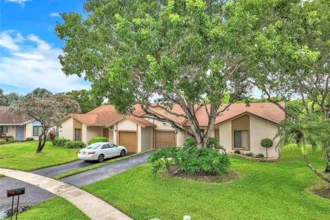 Touwnhouse à vendre à Tamarac, Floride: 2 chambres, 110.93 m2 № 1995934 - photo 2