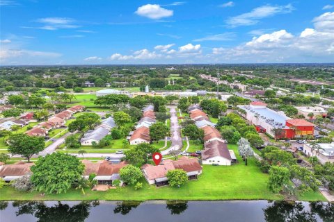 Touwnhouse à vendre à Tamarac, Floride: 2 chambres, 110.93 m2 № 1995934 - photo 10