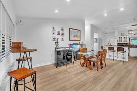 Touwnhouse à vendre à Tamarac, Floride: 2 chambres, 110.93 m2 № 1995934 - photo 7