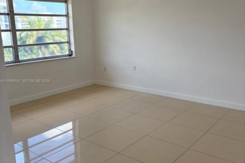Copropriété à louer à Bay Harbor Islands, Floride: 2 chambres, 95.69 m2 № 2252708 - photo 12