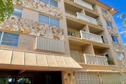 Copropriété à louer à Bay Harbor Islands, Floride: 2 chambres, 95.69 m2 № 2252708 - photo 6