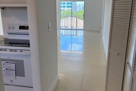 Copropriété à louer à Bay Harbor Islands, Floride: 2 chambres, 95.69 m2 № 2252708 - photo 9