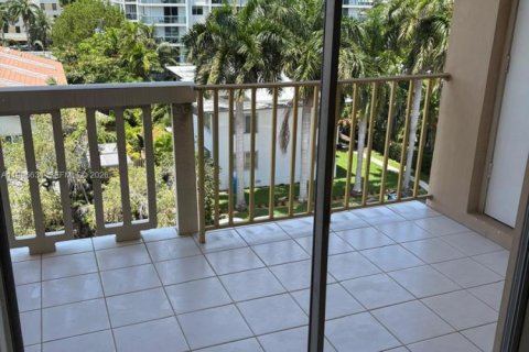 Copropriété à louer à Bay Harbor Islands, Floride: 2 chambres, 95.69 m2 № 2252708 - photo 7