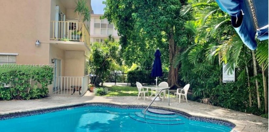 Condo à Bay Harbor Islands, Floride, 2 chambres  № 2252708