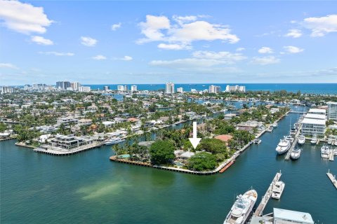 House in Fort Lauderdale, Florida 7 bedrooms, 580.64 sq.m. № 1937655 - photo 1