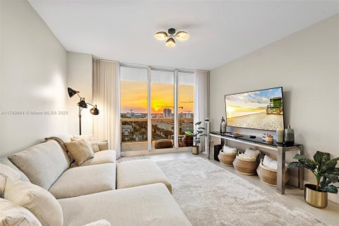 Condo in Surfside, Florida, 2 bedrooms  № 1864256 - photo 4