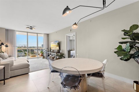 Condo in Surfside, Florida, 2 bedrooms  № 1864256 - photo 10