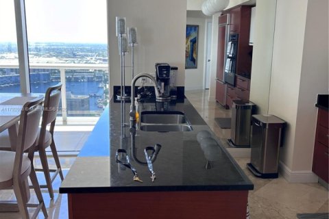 Condominio en alquiler en Hallandale Beach, Florida, 2 dormitorios, 135.45 m2 № 1937691 - foto 27
