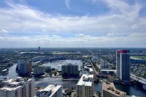 Condominio en alquiler en Hallandale Beach, Florida, 2 dormitorios, 135.45 m2 № 1937691 - foto 25