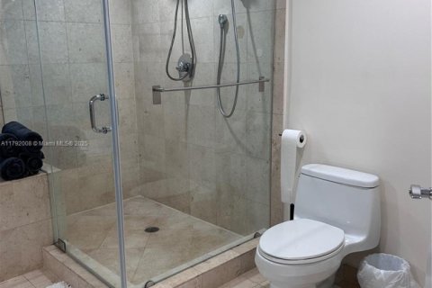 Condominio en alquiler en Hallandale Beach, Florida, 2 dormitorios, 135.45 m2 № 1937691 - foto 13